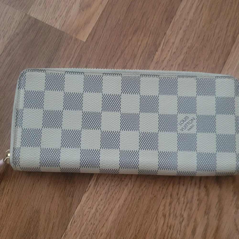 Louis Vuitton Checkered Wallet - Picture 1 of 7